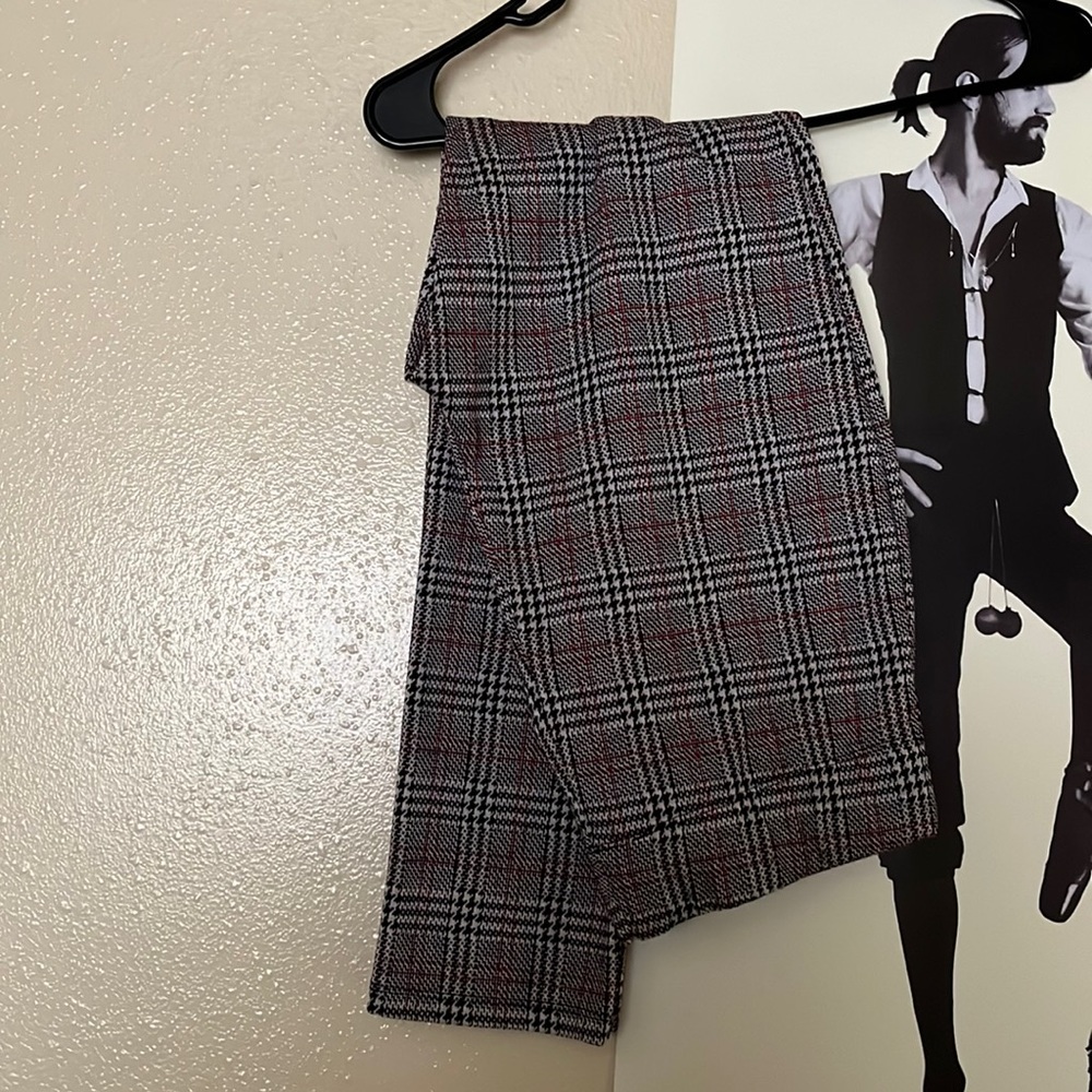 Black/Red Plaid/Houndstooth Pants